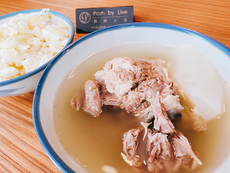 台北中山區排骨湯，高麗菜飯